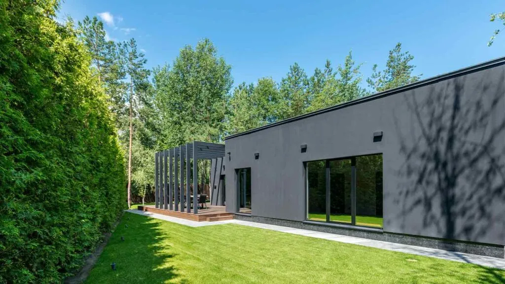 Public Records image of a modern house